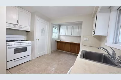 40 Greenvale Circle, White Plains, NY 10607 - Photo 11