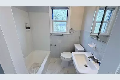 40 Greenvale Circle, White Plains, NY 10607 - Photo 15