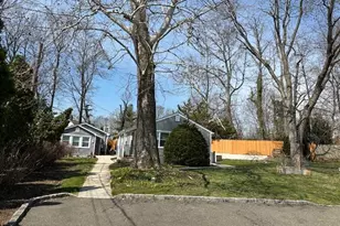 23 West Dr, Port Washington, NY 11050 - Photo 27