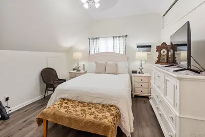 56 Bayonne Avenue, Central Islip, NY 11722 - Photo 9