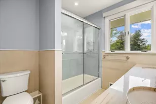 11 Flower Ln, Great Neck, NY 11024 - Photo 25