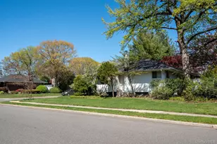 39 Deer Path Ln, Syosset, NY 11791 - Photo 3