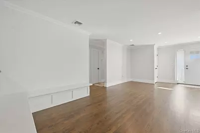 26 Clearland Avenue, Carle Place, NY 11514 - Photo 9