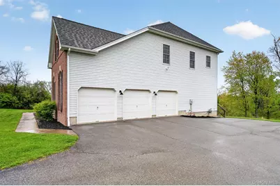 31 Sunflower Circle, Wappingers Falls, NY 12590 - Photo 5
