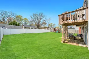 794 Sayville Ave, Bohemia, NY 11716 - Photo 7