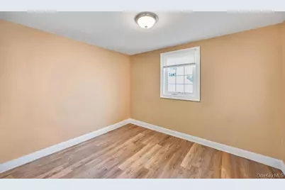 794 Sayville Avenue, Bohemia, NY 11716 - Photo 31