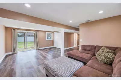 794 Sayville Avenue, Bohemia, NY 11716 - Photo 29