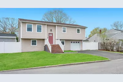 794 Sayville Avenue, Bohemia, NY 11716 - Photo 3