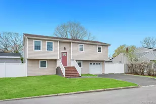 794 Sayville Ave, Bohemia, NY 11716 - Photo 3