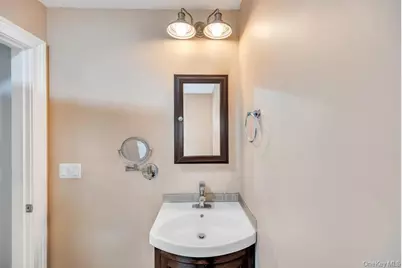 794 Sayville Avenue, Bohemia, NY 11716 - Photo 25