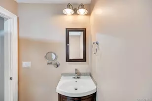 794 Sayville Ave, Bohemia, NY 11716 - Photo 25