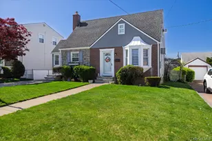 1027 Van Buren Ave, Franklin Square, NY 11010 - Photo 3