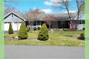 120 Mohawk Dr, Brightwaters, NY 11718 - Photo 3