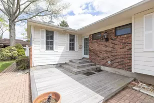 10 Fortune Ct, Commack, NY 11725 - Photo 5