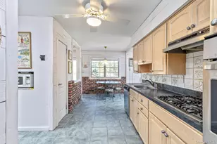 10 Fortune Ct, Commack, NY 11725 - Photo 7