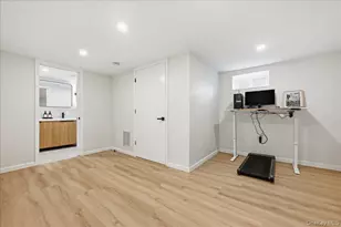 8 Bayberry Ave, Garden City, NY 11530 - Photo 25