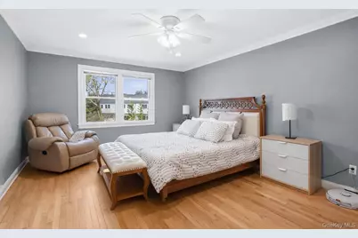 67 Manors Drive, Jericho, NY 11753 - Photo 15