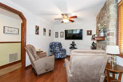 43 Pickwick Drive, Hicksville, NY 11801 - Photo 5