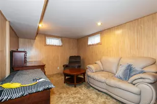43 Pickwick Dr, Hicksville, NY 11801 - Photo 17