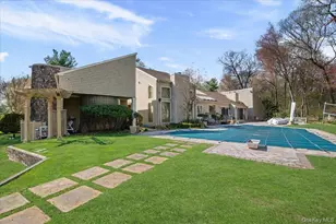 45 Coves Run, Syosset, NY 11791 - Photo 39