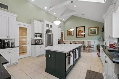 45 Coves Run, Syosset, NY 11791 - Photo 13