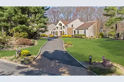 45 Coves Run, Syosset, NY 11791 - Photo 3
