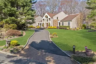 45 Coves Run, Syosset, NY 11791 - Photo 3