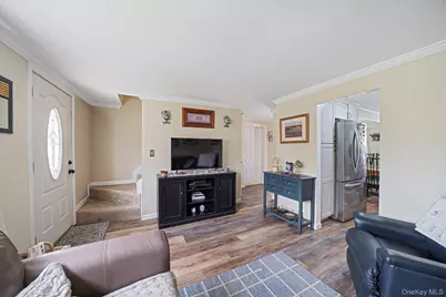345 Ontario Street, Ronkonkoma, NY 11779 - Photo 9