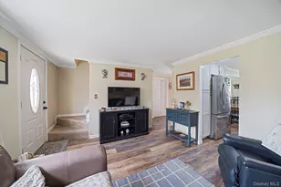345 Ontario St, Ronkonkoma, NY 11779 - Photo 9