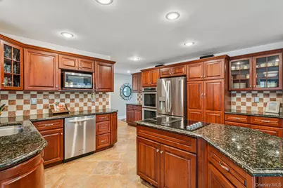 76 Harbor Road, Saint James, NY 11780 - Photo 11