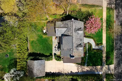 107 Manhasset Woods Road, Manhasset, NY 11030 - Photo 3
