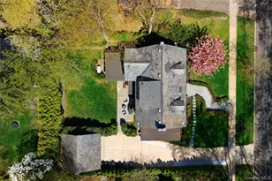 107 Manhasset Woods Rd, Manhasset, NY 11030 - Photo 3