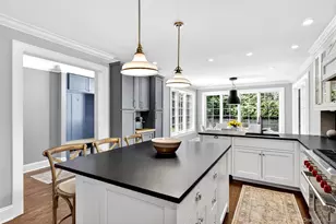 107 Manhasset Woods Rd, Manhasset, NY 11030 - Photo 17