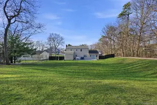 4 Howard St, Selden, NY 11784 - Photo 23