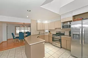 275 36th St, Lindenhurst, NY 11757 - Photo 11