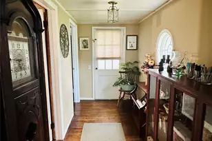 33 Hollins Ln, East Islip, NY 11730 - Photo 9