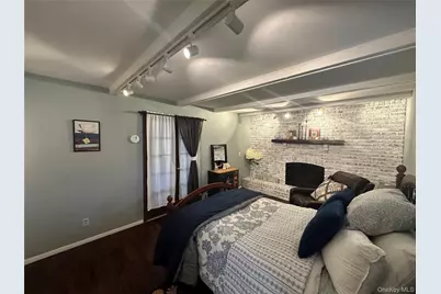 33 Hollins Lane, East Islip, NY 11730 - Photo 21
