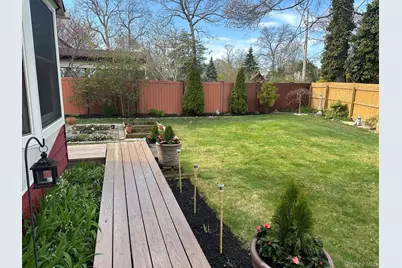 33 Hollins Lane, East Islip, NY 11730 - Photo 39