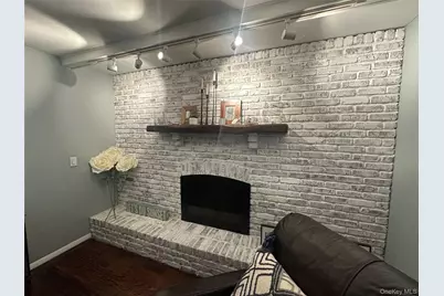 33 Hollins Lane, East Islip, NY 11730 - Photo 23