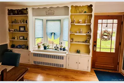 33 Hollins Lane, East Islip, NY 11730 - Photo 15