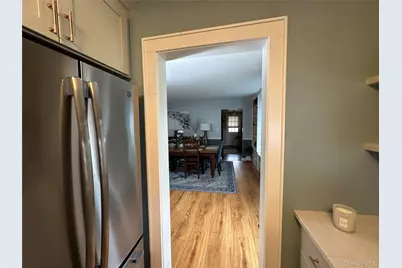 33 Hollins Lane, East Islip, NY 11730 - Photo 11