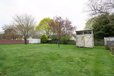 39 Narragansett Avenue, Medford, NY 11763 - Photo 23