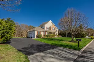 6 Ridge Ct, Center Moriches, NY 11934 - Photo 3