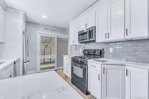 42 Greenwood Rd, Bay Shore, NY 11706 - Photo 19