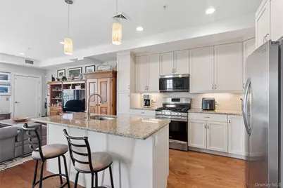332 Marina Pointe Drive #332, East Rockaway, NY 11518 - Photo 9