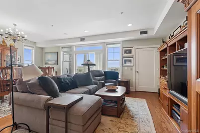 332 Marina Pointe Drive #332, East Rockaway, NY 11518 - Photo 5