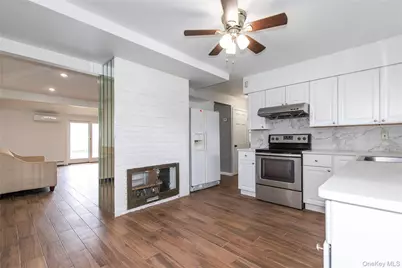 28 Apollo Lane, Hicksville, NY 11801 - Photo 7