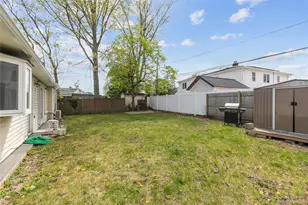28 Apollo Ln, Hicksville, NY 11801 - Photo 5