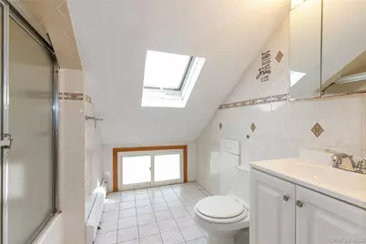 28 Apollo Lane, Hicksville, NY 11801 - Photo 21