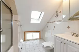 28 Apollo Ln, Hicksville, NY 11801 - Photo 21